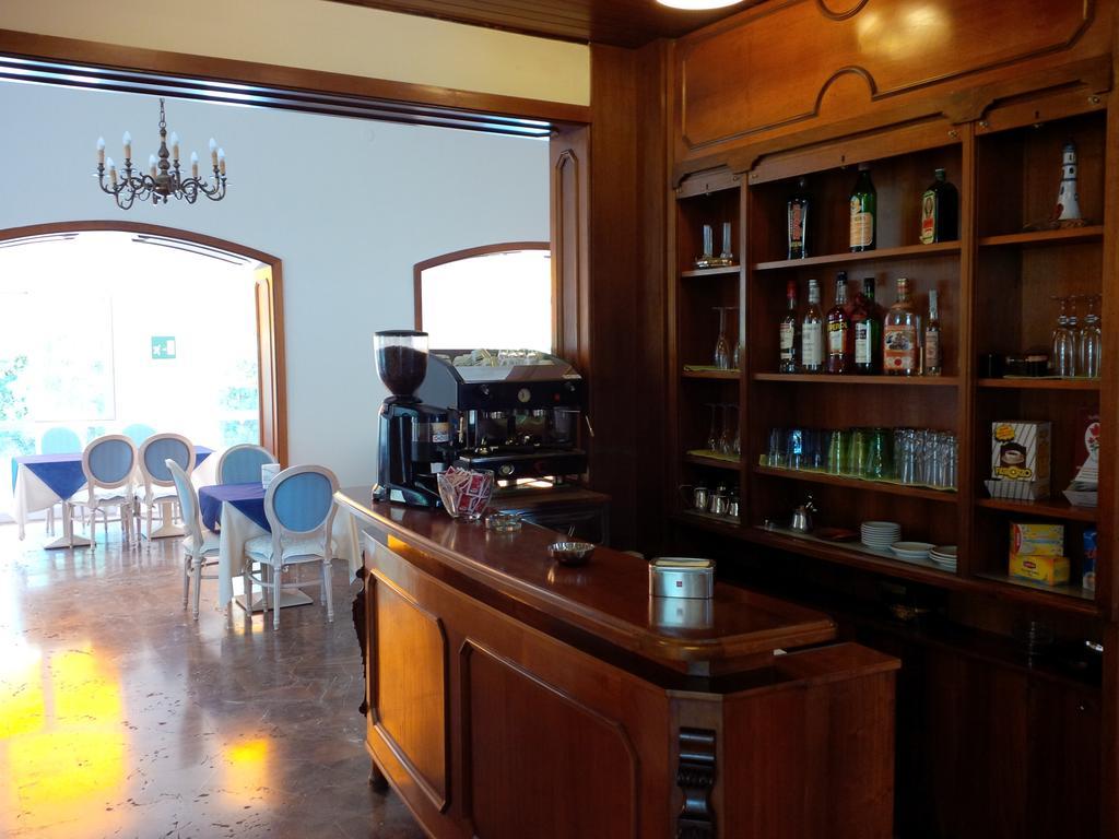 茱莉娅酒店 马里纳迪马萨 外观 照片
